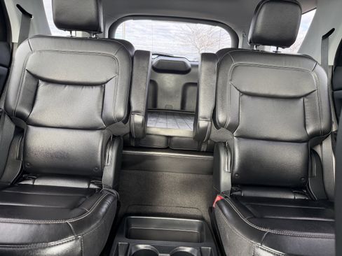 Used 2020 Ford Explorer XLT w/ Equipment Group 202A image 13