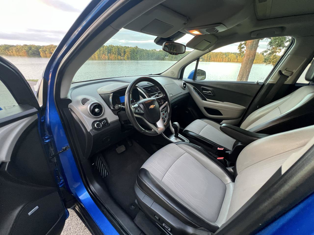 Used 2015 Chevrolet Trax LT w/ LT Sun and Sound Package FWD image 28