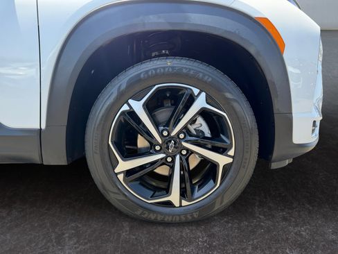 Used 2023 Chevrolet TrailBlazer RS w/ Sun and Liftgate Package AWD/4WD image 10