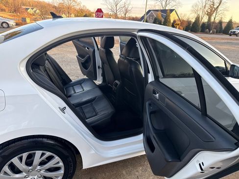 Used 2014 Volkswagen Jetta SE image 12