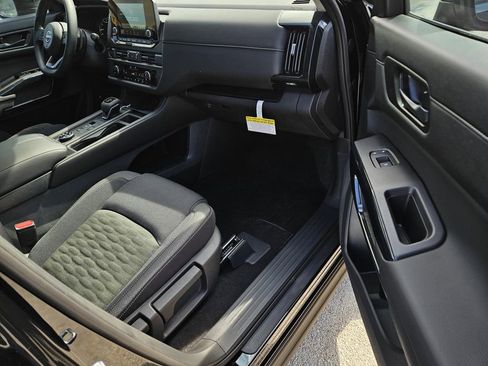New 2025 Nissan Pathfinder S image 5