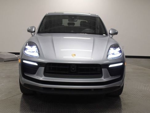 Certified 2025 Porsche Macan AWD/4WD image 12