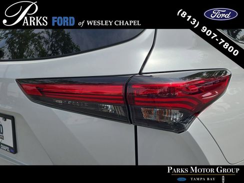 Used 2022 Toyota Highlander XLE FWD image 7