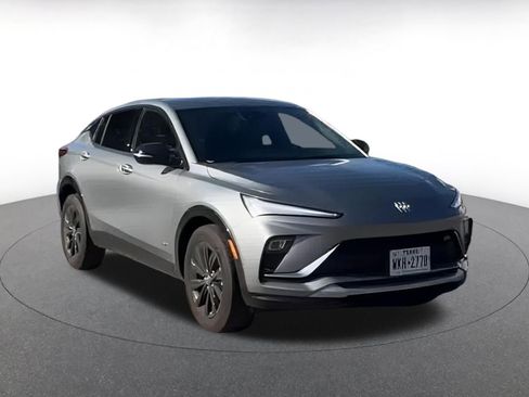 Used 2025 Buick Envista Sport Touring image 2