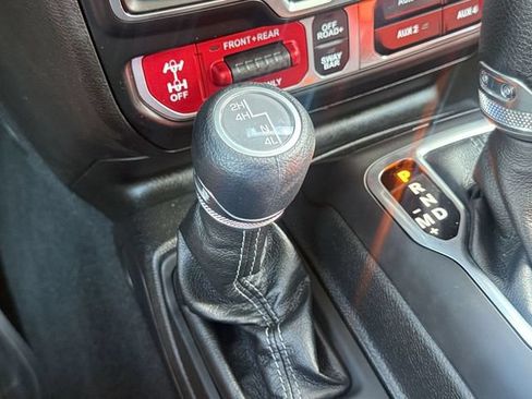 Used 2025 Jeep Gladiator Rubicon AWD/4WD image 25