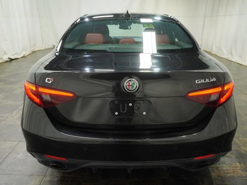 Used 2023 Alfa Romeo Giulia Veloce AWD/4WD image 5