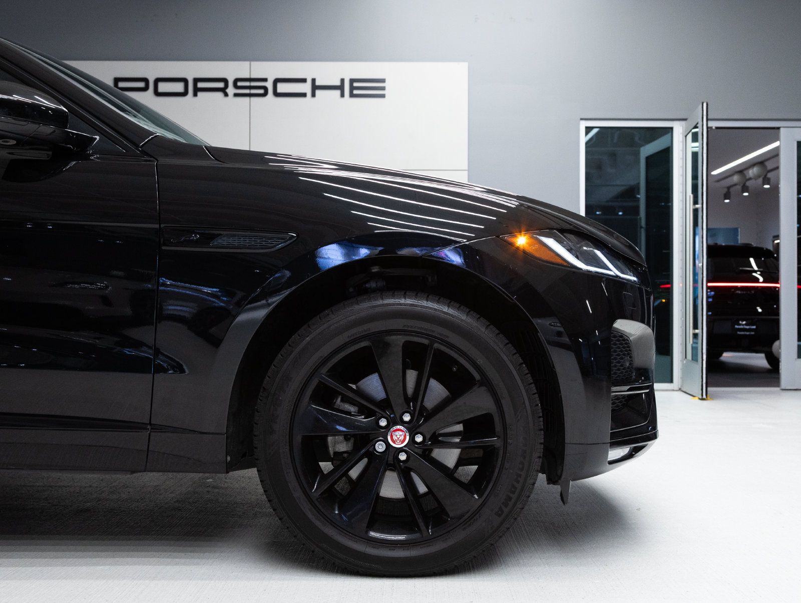 Used 2023 Jaguar F-PACE S AWD/4WD image 11