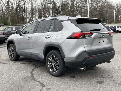 Used 2023 Toyota RAV4 XLE Premium image 3