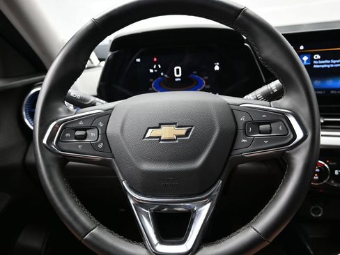 Used 2025 Chevrolet Trax LT w/ LT Convenience Package FWD image 26