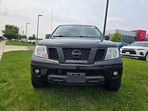 Used 2021 Nissan Frontier SV w/ Midnight Edition Floor Mats AWD/4WD image 2