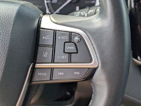 Used 2022 Toyota Highlander XLE AWD/4WD image 25