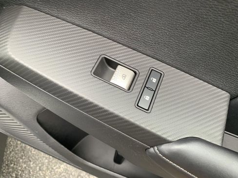 Used 2023 Mitsubishi Outlander SE image 30