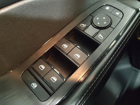 Used 2024 Nissan Rogue SV FWD image 27