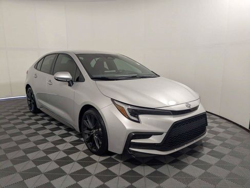 Certified 2024 Toyota Corolla SE FWD image 3