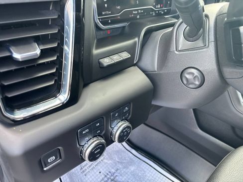 Used 2025 GMC Sierra 1500 Denali w/ Technology Package AWD/4WD image 17