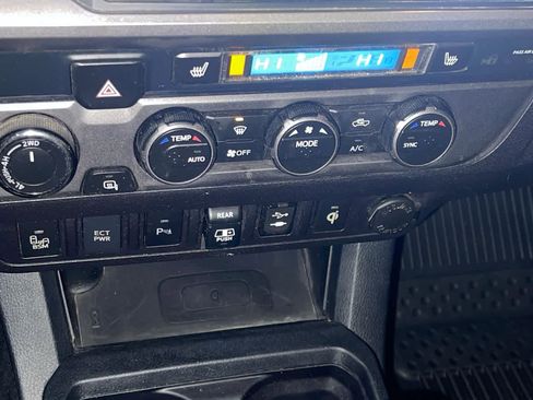 Used 2019 Toyota Tacoma TRD Off-Road image 19