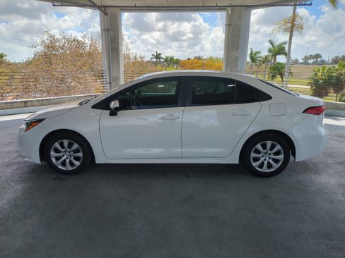 Used 2021 Toyota Corolla LE image 8