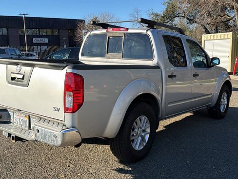Used 2014 Nissan Frontier SV image 5