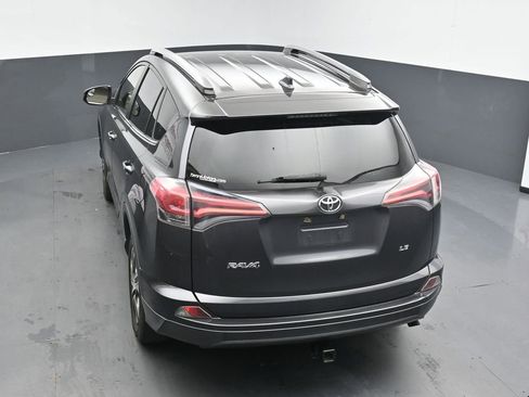 Used 2018 Toyota RAV4 LE FWD image 15