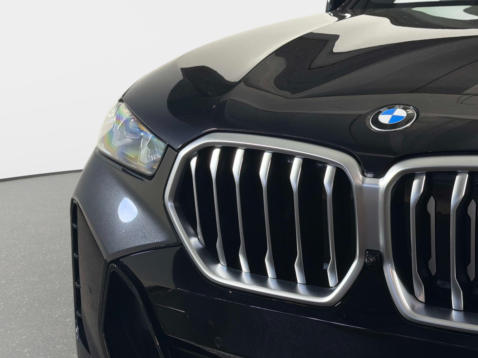 Used 2024 BMW X6 xDrive40i w/ Parking Assistance Package AWD/4WD image 11
