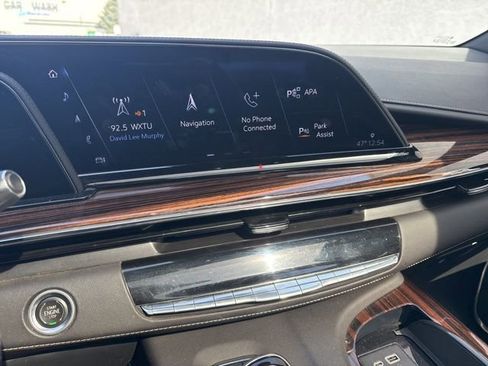 Used 2022 Cadillac Escalade Premium Luxury image 17