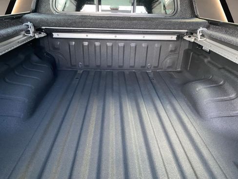 Used 2025 Nissan Frontier SV w/ SV Convenience Package AWD/4WD image 18