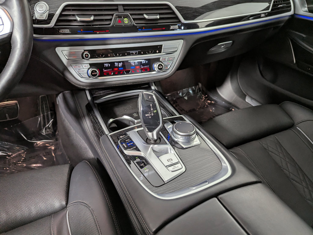 Used 2021 BMW 750i xDrive w/ M Sport Package AWD/4WD image 39