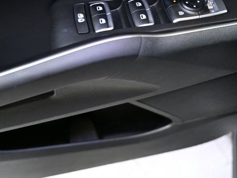 Used 2025 Kia Sorento S image 44