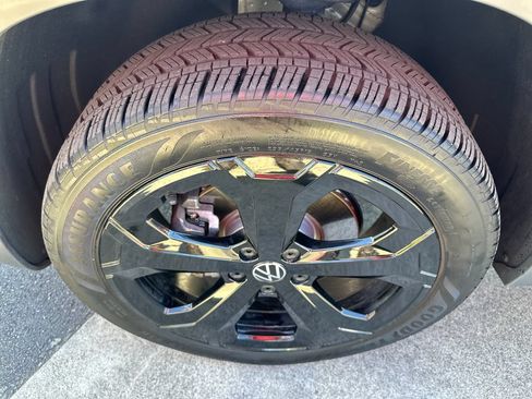 Used 2025 Volkswagen Taos SEL w/ Black Wheel Plus Package AWD/4WD image 27
