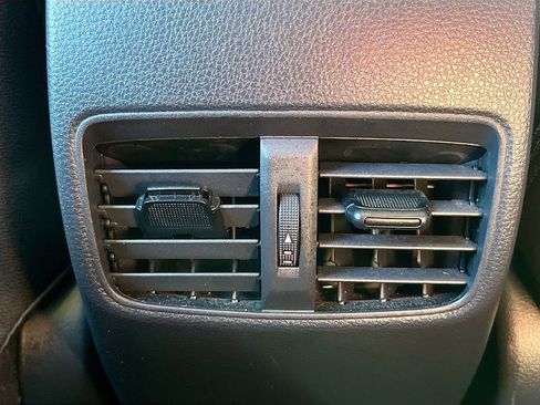 Used 2024 Toyota Corolla Cross XLE w/ Convenience Package image 28