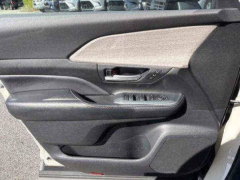 Certified 2024 Toyota Grand Highlander AWD image 7