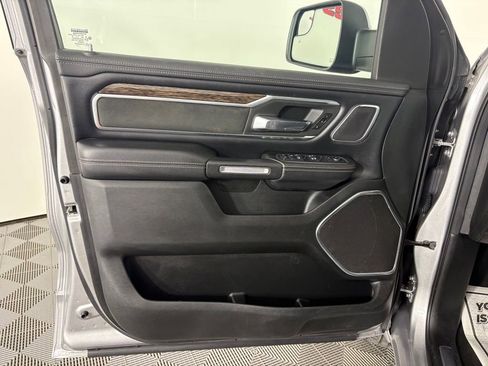 Used 2019 RAM 1500 Laramie AWD/4WD image 12
