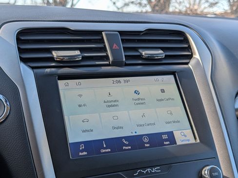 Used 2020 Ford Fusion SE image 22