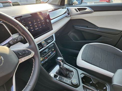New 2026 Volkswagen Taos SE image 7