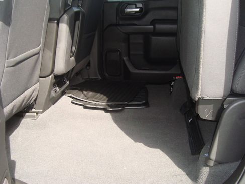 Used 2022 Chevrolet Silverado 1500 Custom image 17