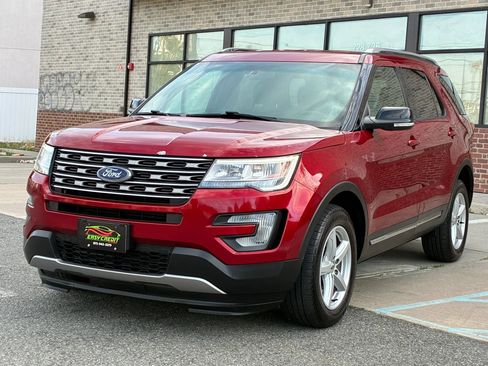 Used 2016 Ford Explorer XLT AWD/4WD image 1