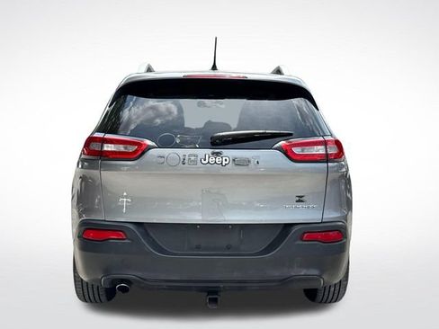 Used 2015 Jeep Cherokee Sport FWD image 4