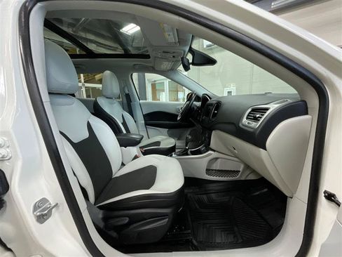 Used 2020 Jeep Compass Latitude FWD image 29