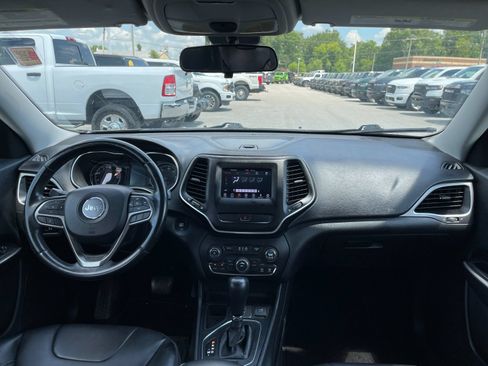 Used 2019 Jeep Cherokee Latitude Plus FWD image 15