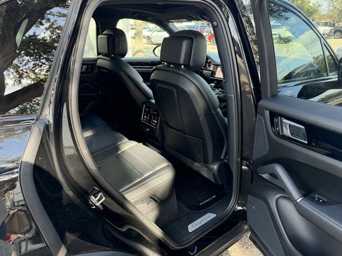 Used 2023 Porsche Cayenne S image 31