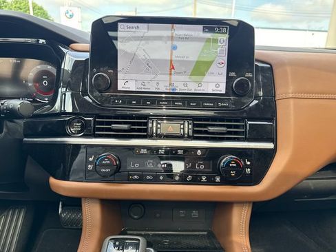 Used 2025 Nissan Pathfinder Platinum AWD/4WD image 16