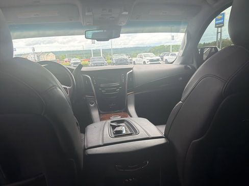 Used 2016 Cadillac Escalade Luxury RWD image 5