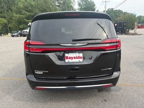 Used 2023 Chrysler Pacifica Limited FWD image 24