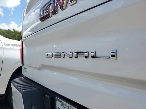 Used 2023 GMC Sierra 2500 Denali w/ Denali Ultimate Package AWD/4WD image 8
