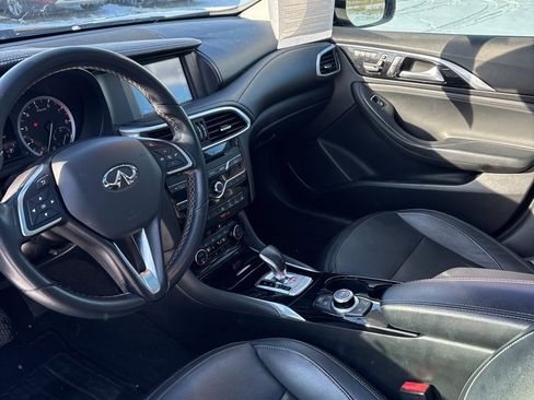 Used 2018 INFINITI QX30 Premium w/ Cargo Package image 9