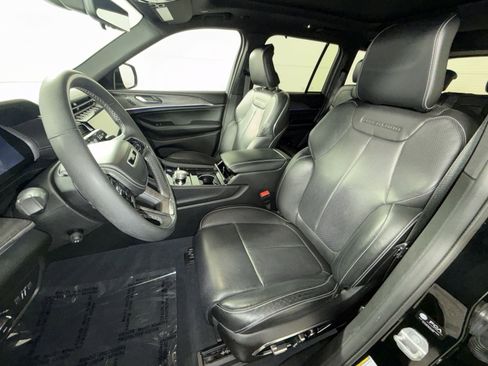 Used 2023 Jeep Grand Cherokee Overland w/ Luxury Tech Group IV image 13