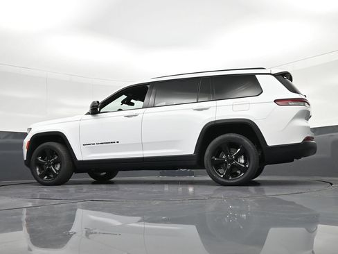 Used 2023 Jeep Grand Cherokee L Laredo AWD/4WD image 23