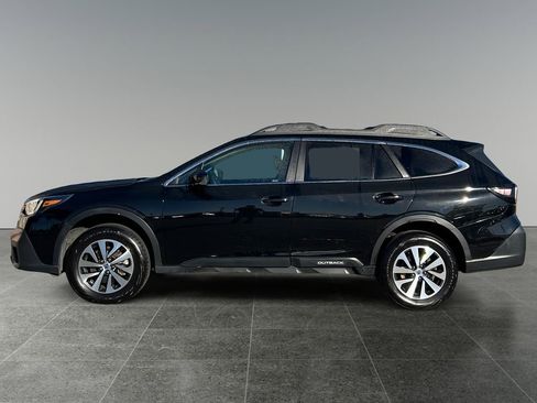 Used 2022 Subaru Outback Premium image 4