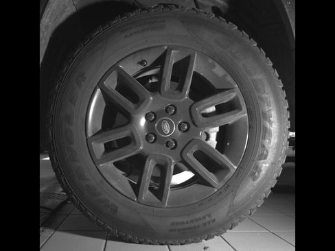 Used 2023 Land Rover Defender 110 S AWD/4WD image 9