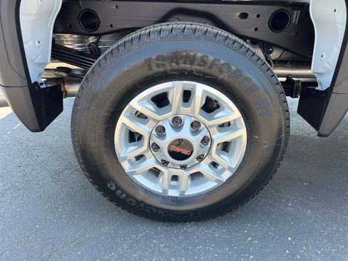 New 2025 GMC Sierra 2500 Pro AWD/4WD image 9